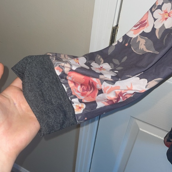 Pink and grey floral top - Picture 2 of 5